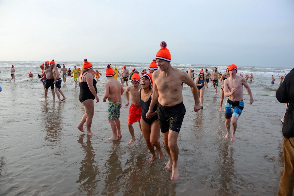 ../Images/Nieuwjaarsduik Nederzandt 2015 114.jpg